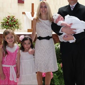 White House Off White Sleevless Lace Dress